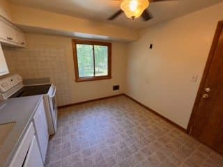 South Milwaukee House: 902 Lakeview Ave