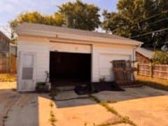 South Milwaukee House: 902 Lakeview Ave