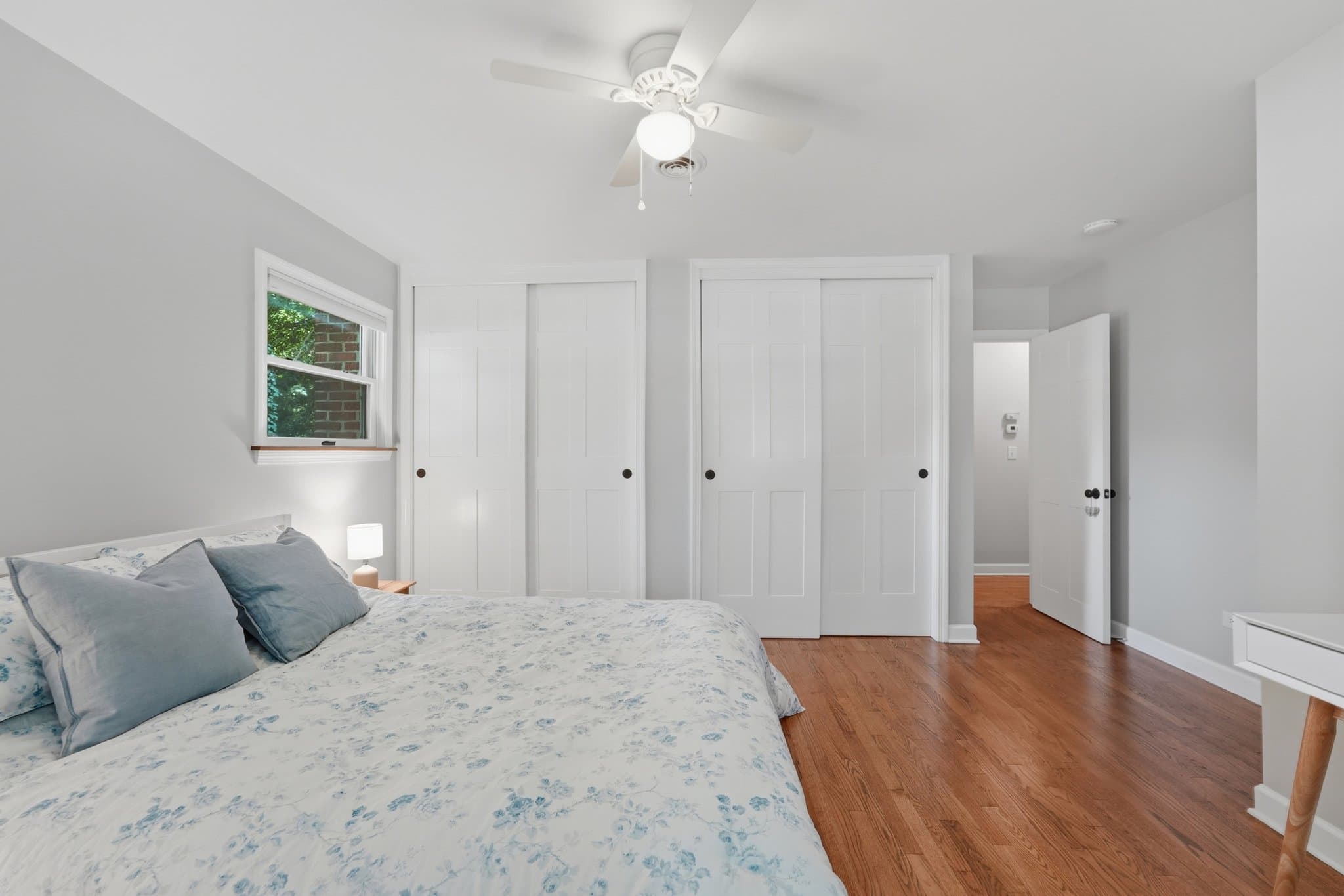 Palatine House: 317 E Forest Ln