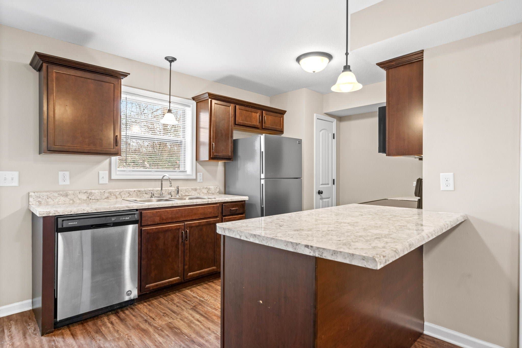 CLARKSVILLE Multiplex: 1560 East Knollwood Circle