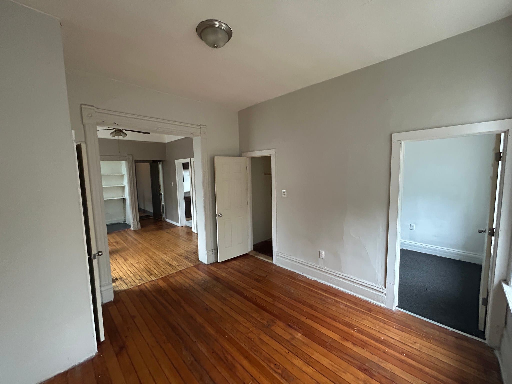 Chicago Apartment: 735 E 88th