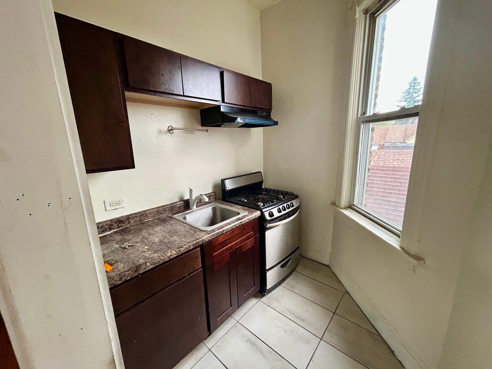 Chicago Apartment: 735 E 88th