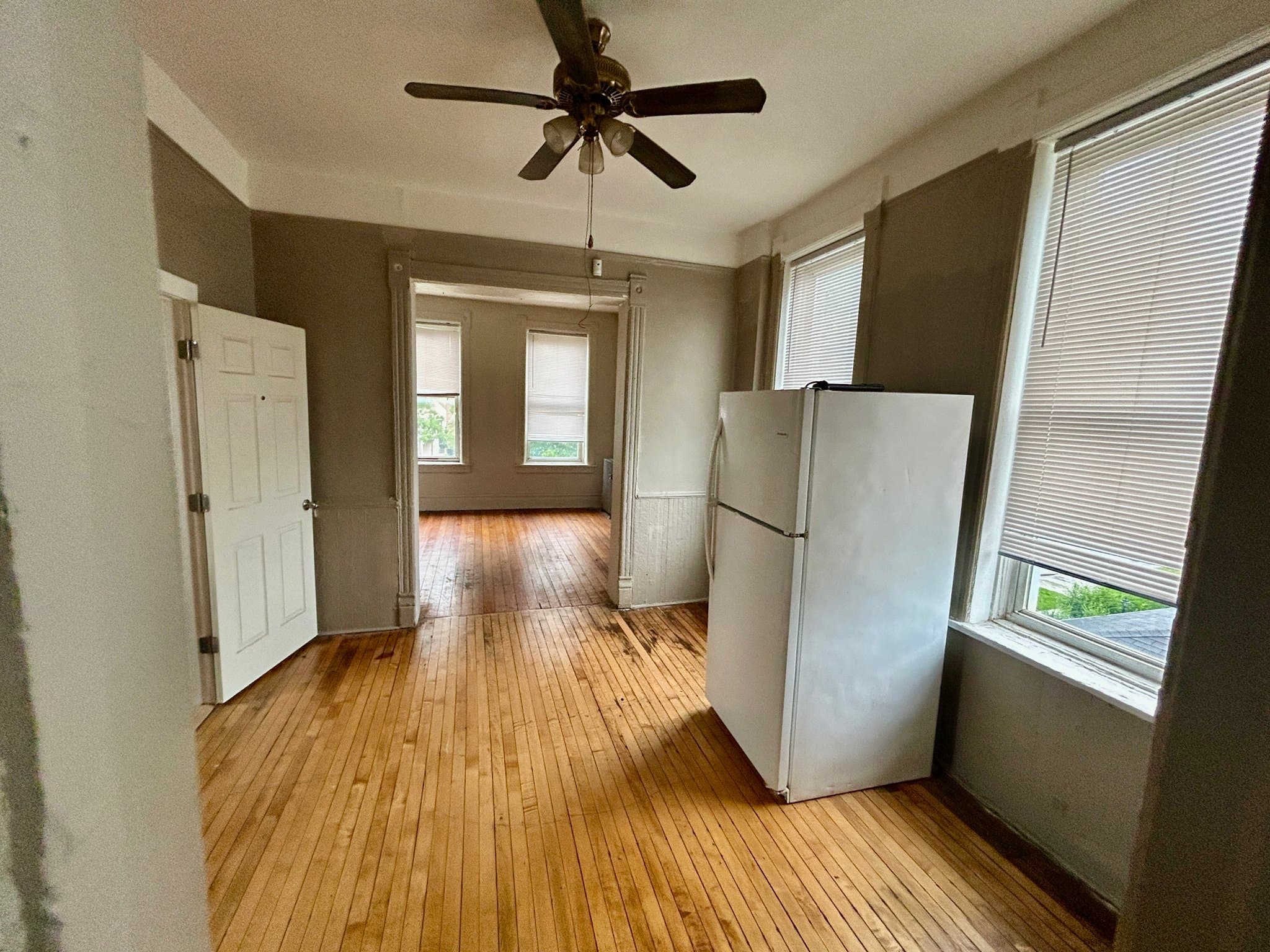 Chicago Apartment: 735 E 88th