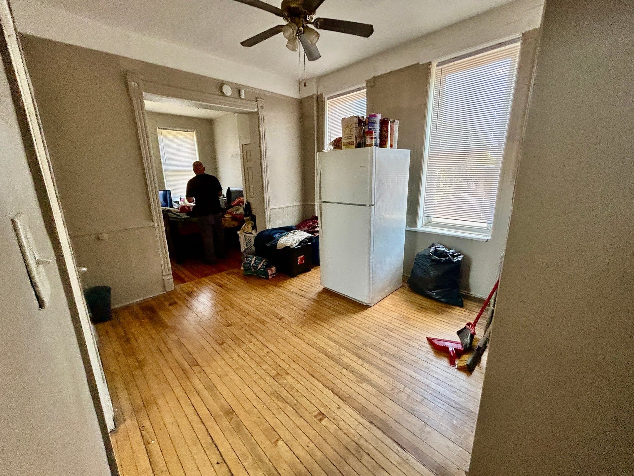 Chicago Apartment: 735 E 88th