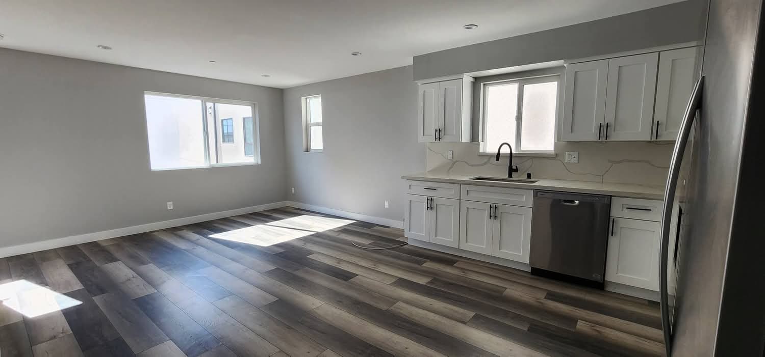 Los Angeles Townhome: 2408 Hauser Blvd