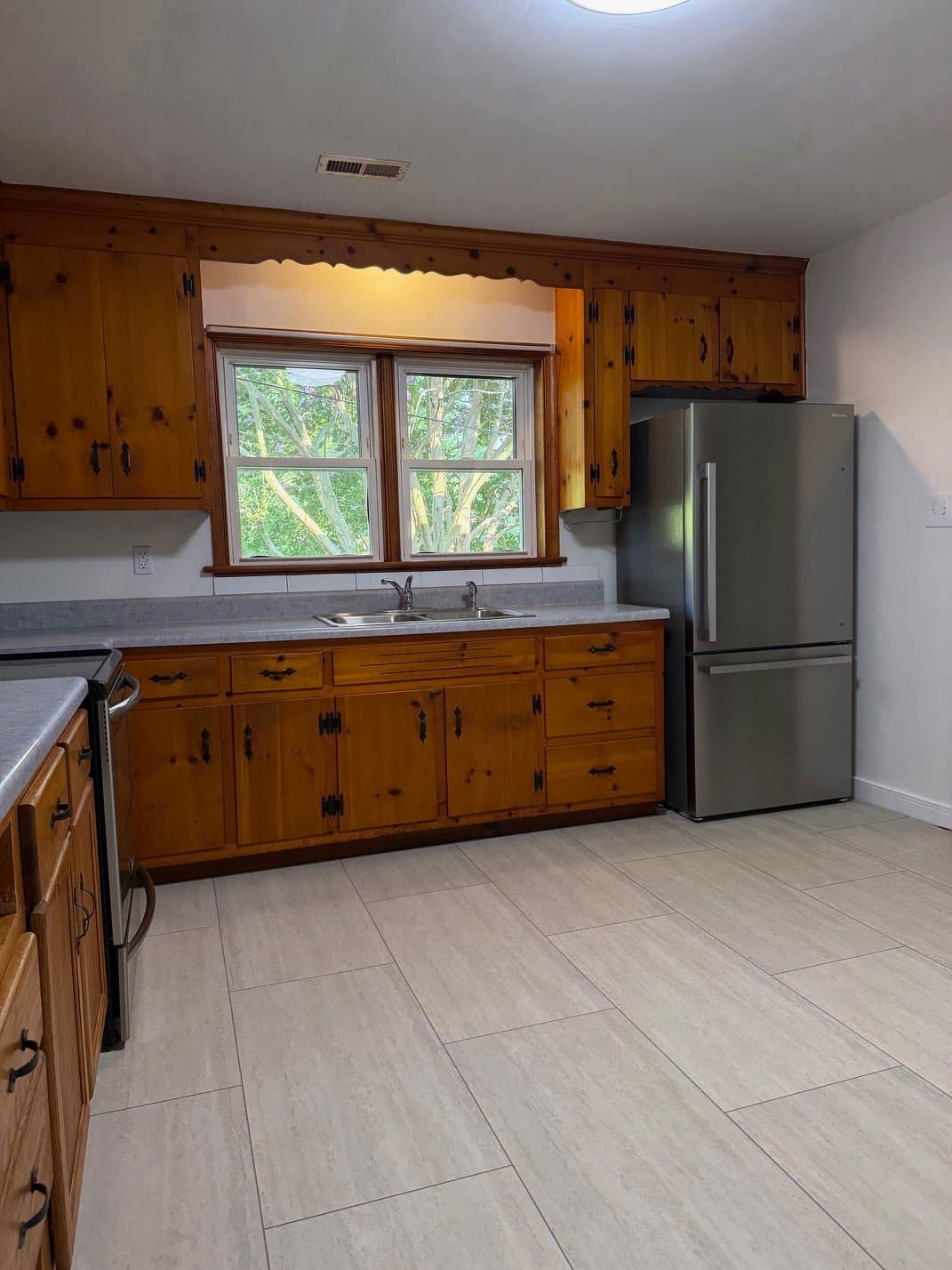 Henrico House: 518 E Washington St