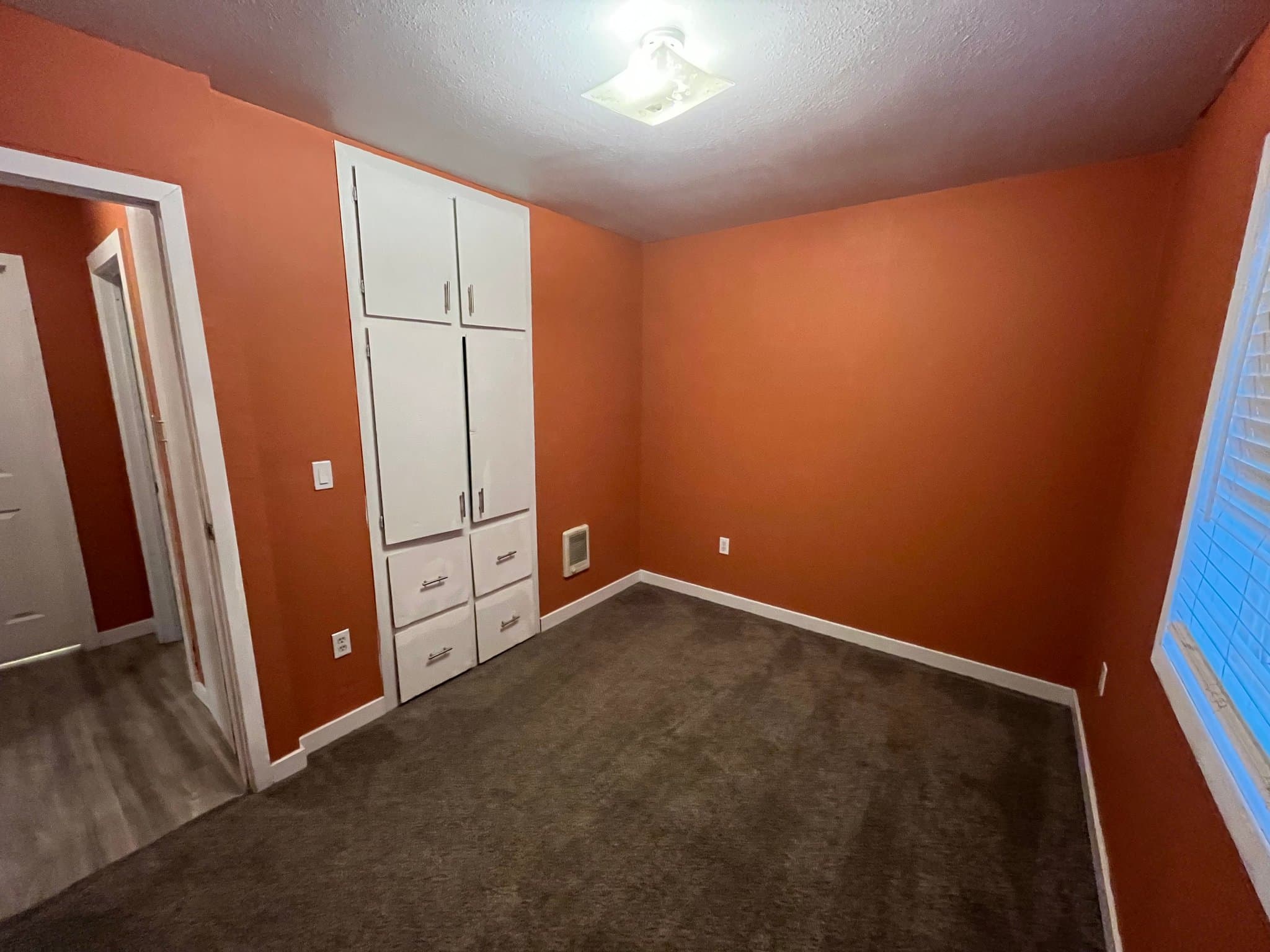The Dalles Multiplex: 1106 Emerson Dr