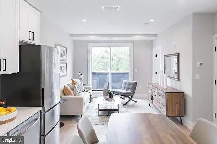 Washington Condo: 1016 17th pl ne