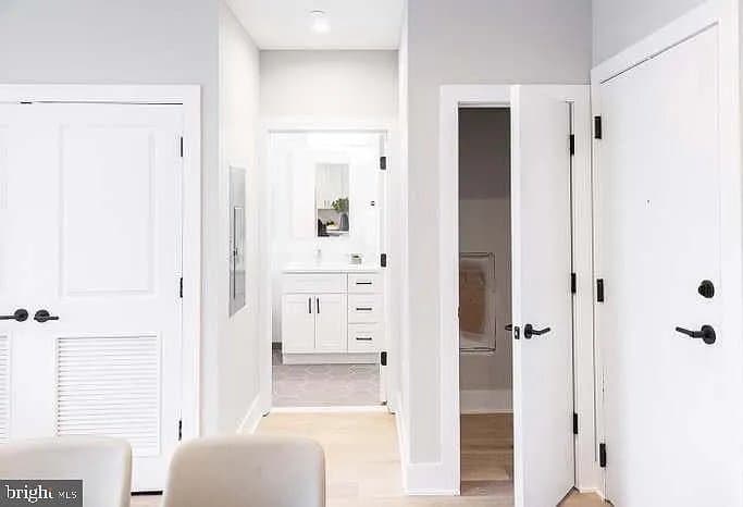 Washington Condo: 1016 17th pl ne