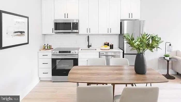 Washington Condo: 1016 17th pl ne