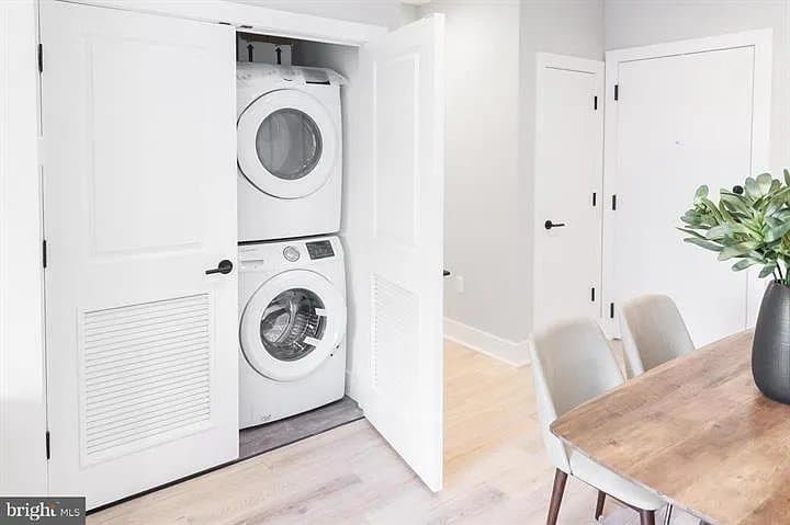 Washington Condo: 1016 17th pl ne