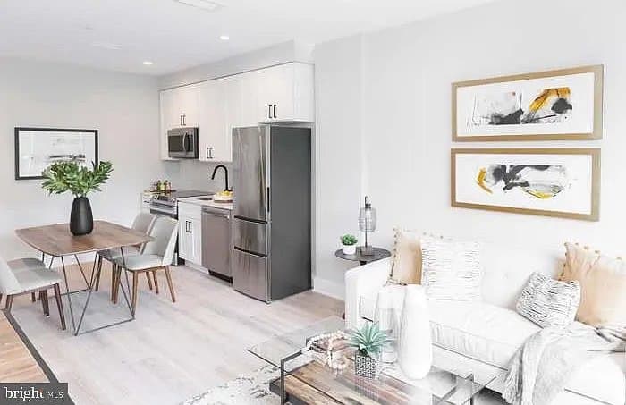 Washington Condo: 1016 17th pl ne