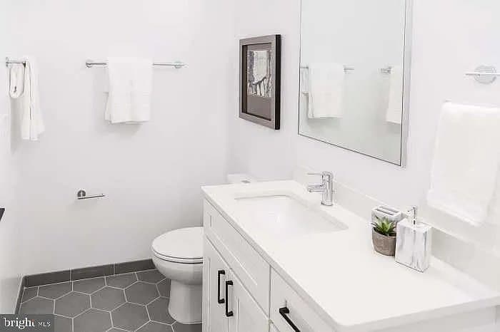 Washington Condo: 1016 17th pl ne