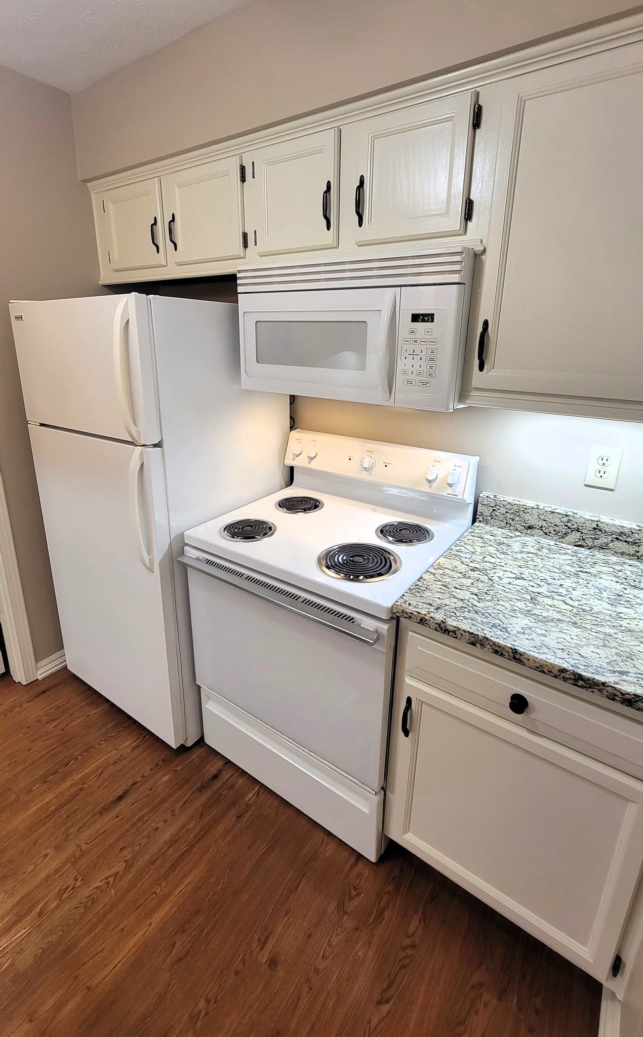 Canal Fulton Townhome: 406 Waterside Ave. N.W.