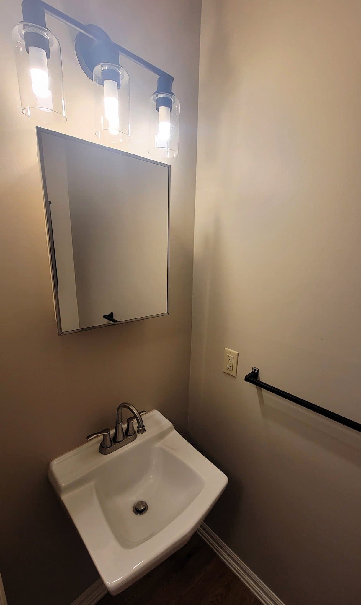 Canal Fulton Townhome: 406 Waterside Ave. N.W.