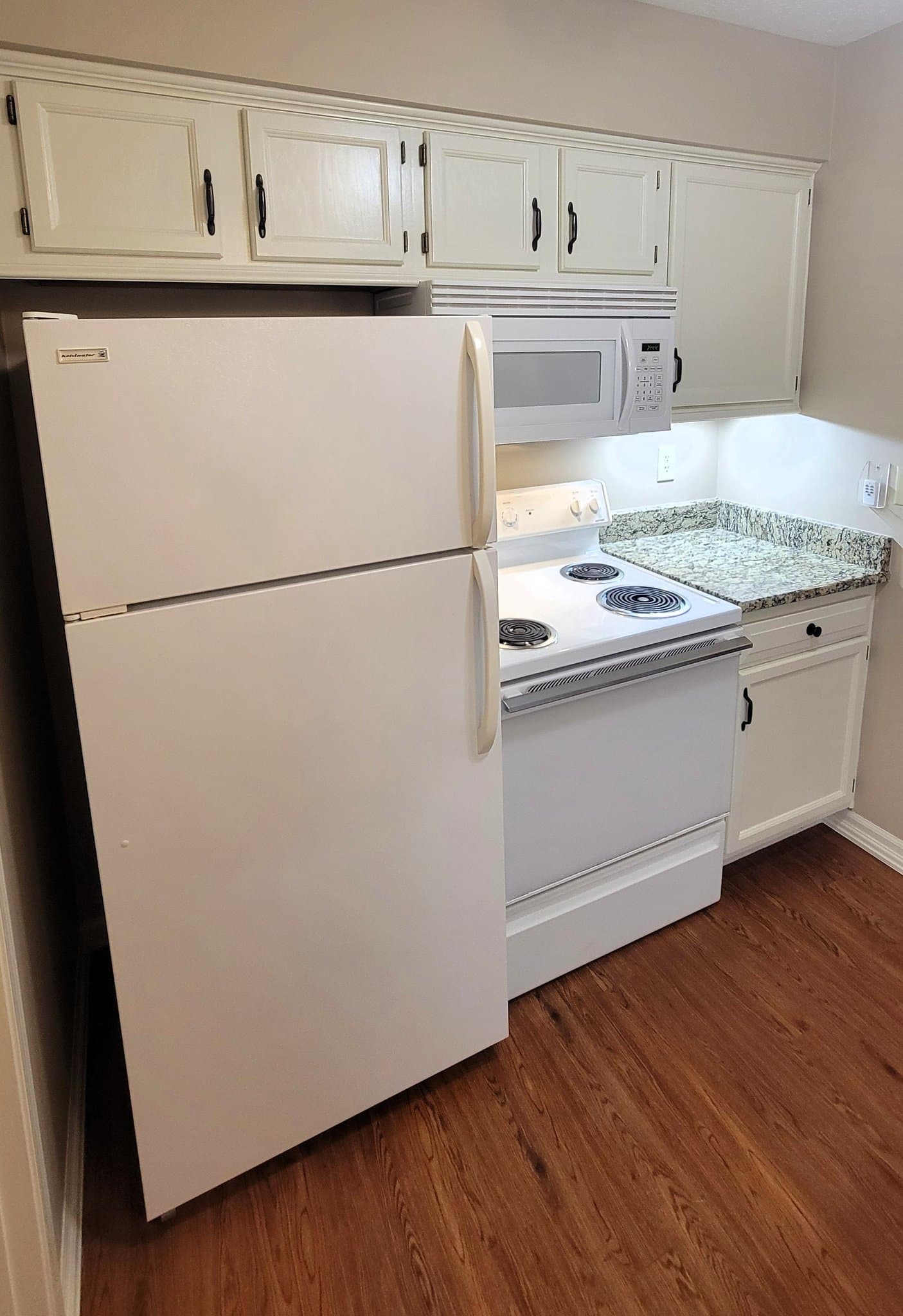 Canal Fulton Townhome: 406 Waterside Ave. N.W.