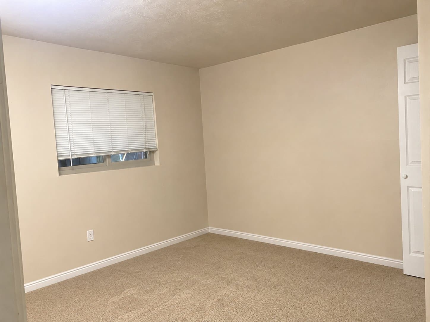 Sandy Single Room: 907 E 7905 S