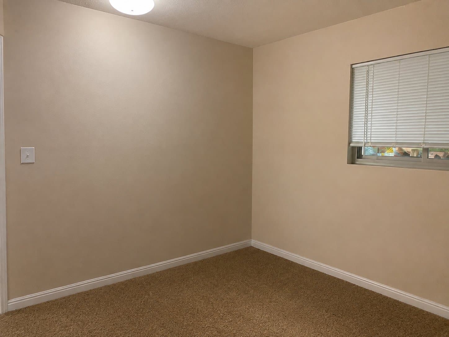 Sandy Single Room: 907 E 7905 S