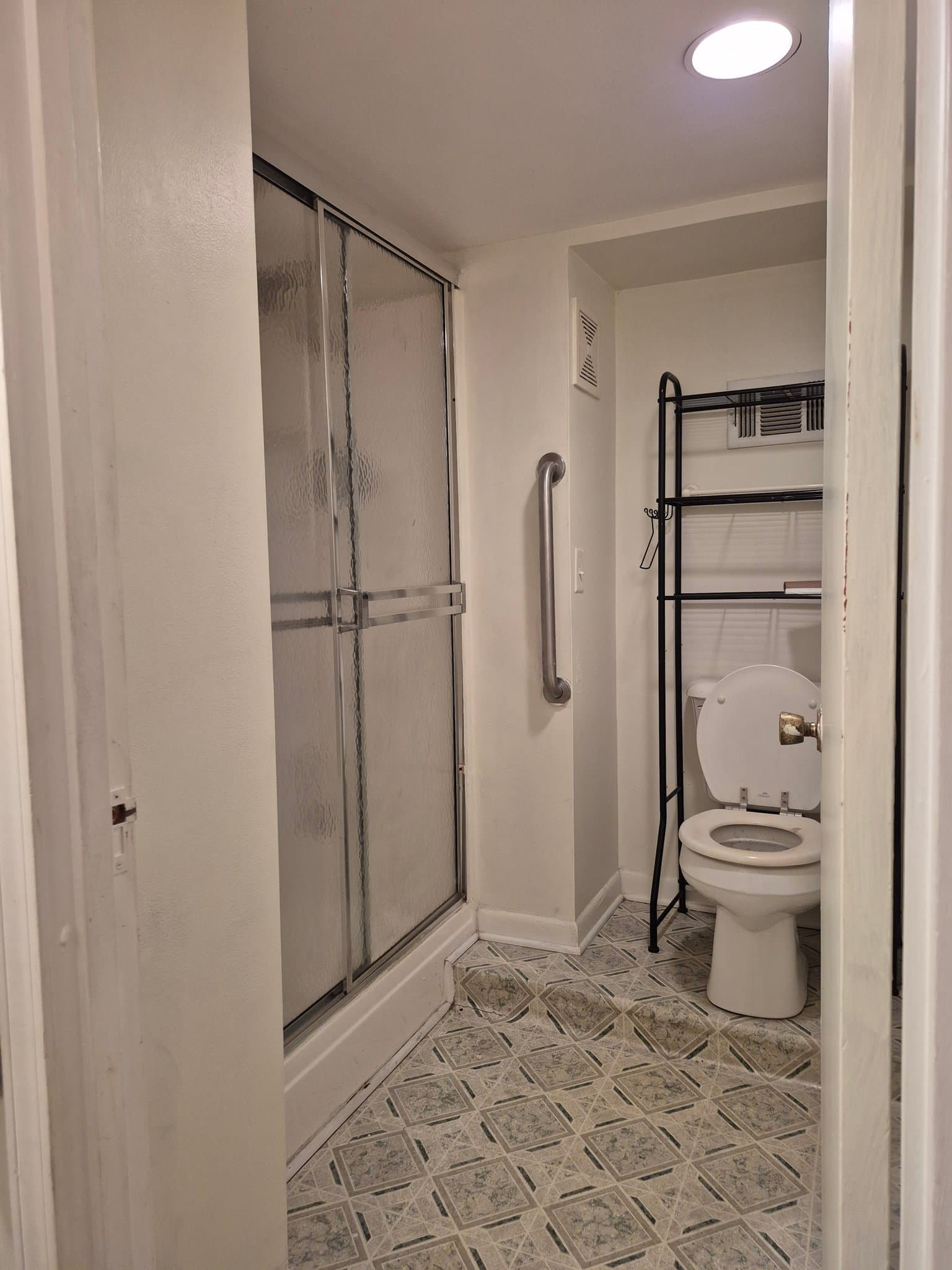 Hot Springs House: 104 Hillcrest St.