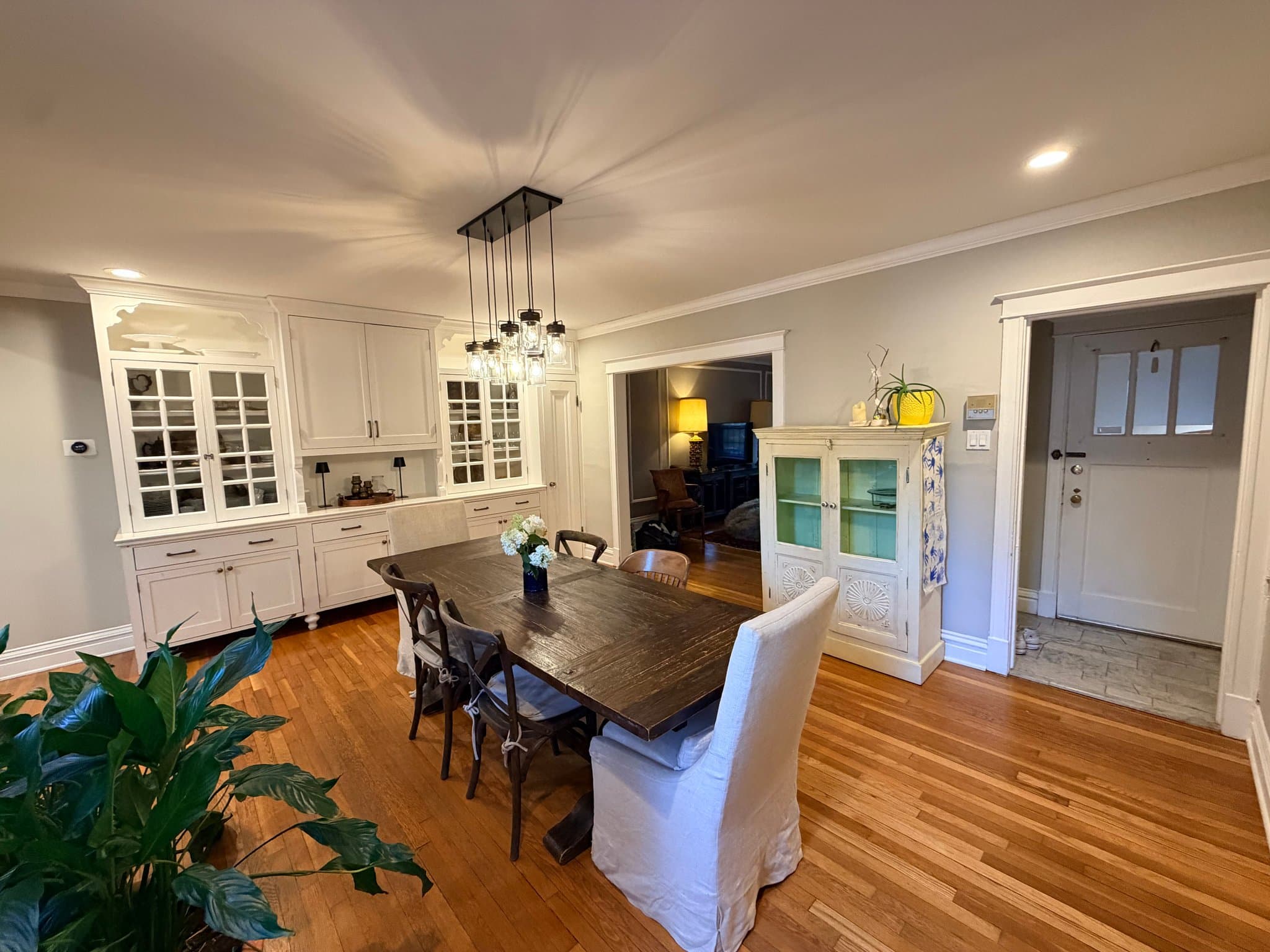 Clayton Condo: 6330 S Rosebury Ave