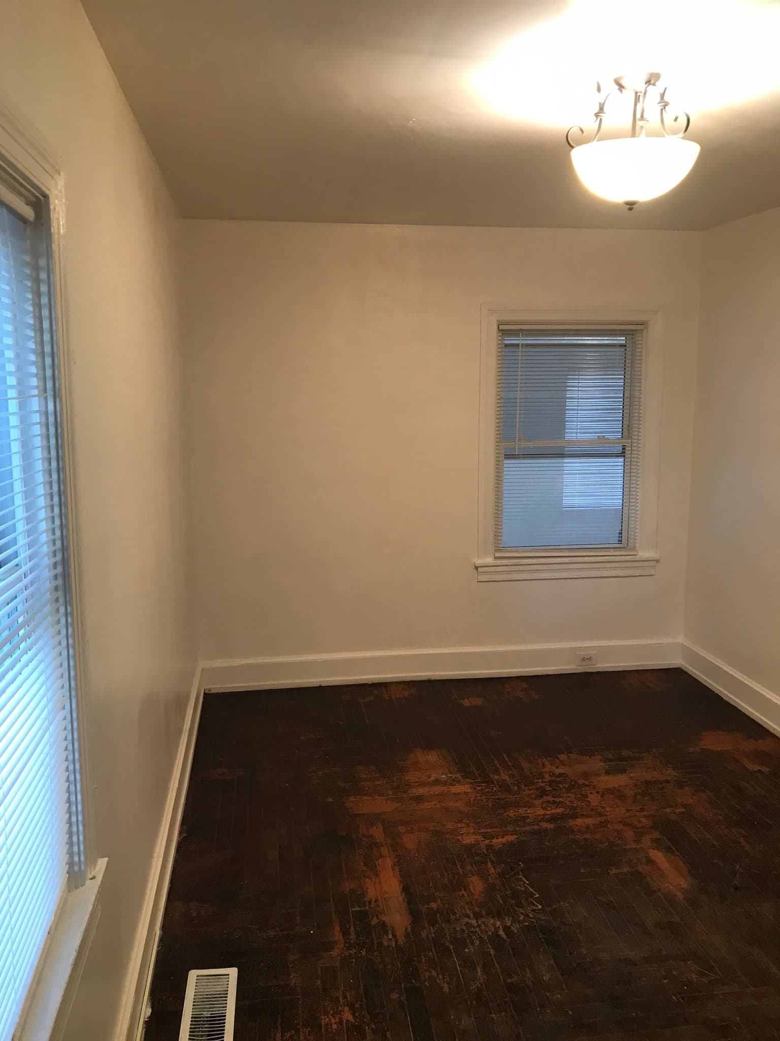 Goldsboro House: 1102 East Elm st