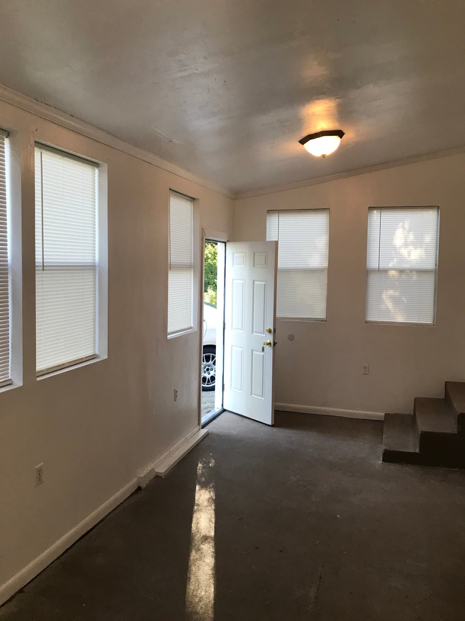 Goldsboro House: 1102 East Elm st