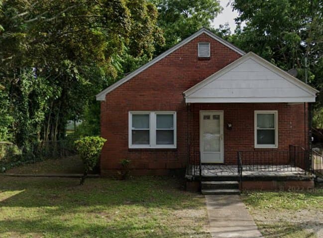 Goldsboro House: 1102 East Elm st