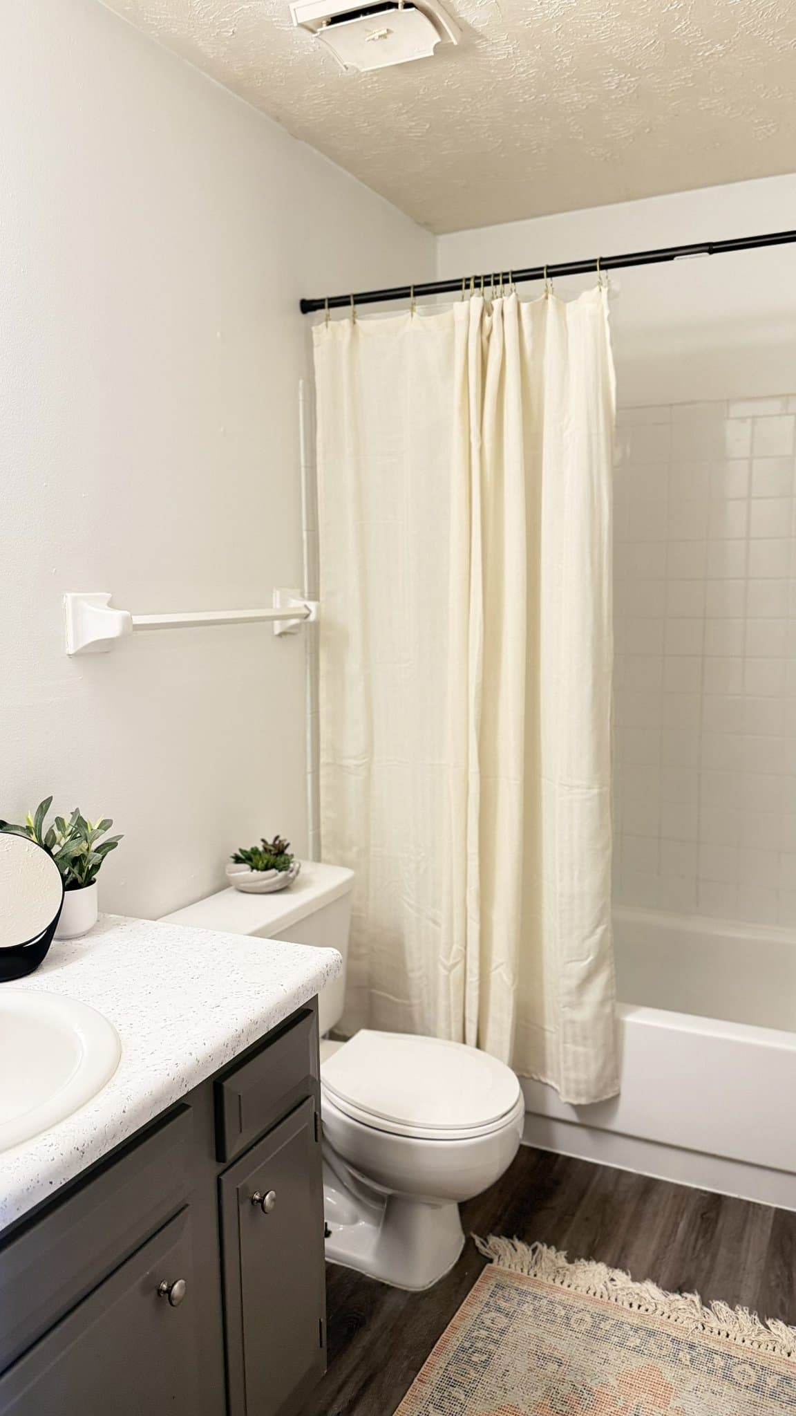 Omaha Apartment: 2506 South 72nd Court