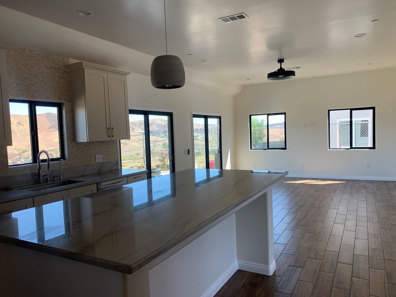 Lake Hughes House: 14425 Hardtree Drive