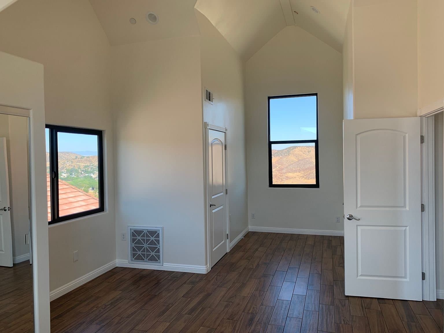 Lake Hughes House: 14425 Hardtree Drive