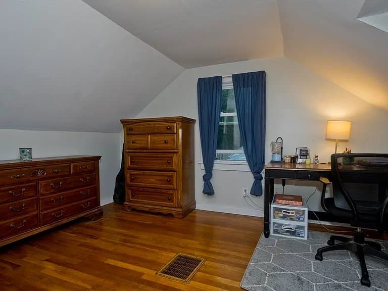 South Hadley House: 30 Yale St.