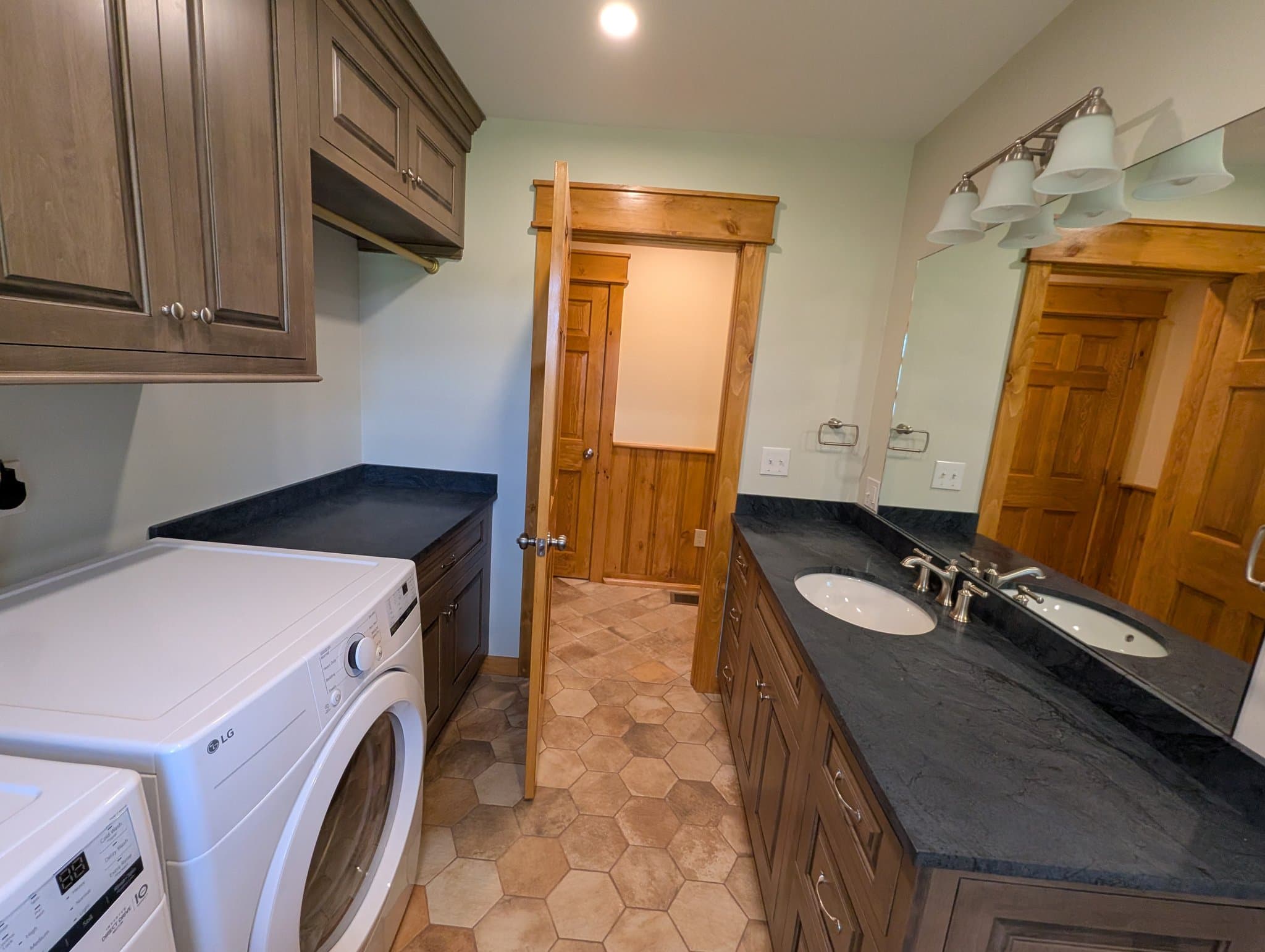 Nashua House: 211 Pine Hill Rd