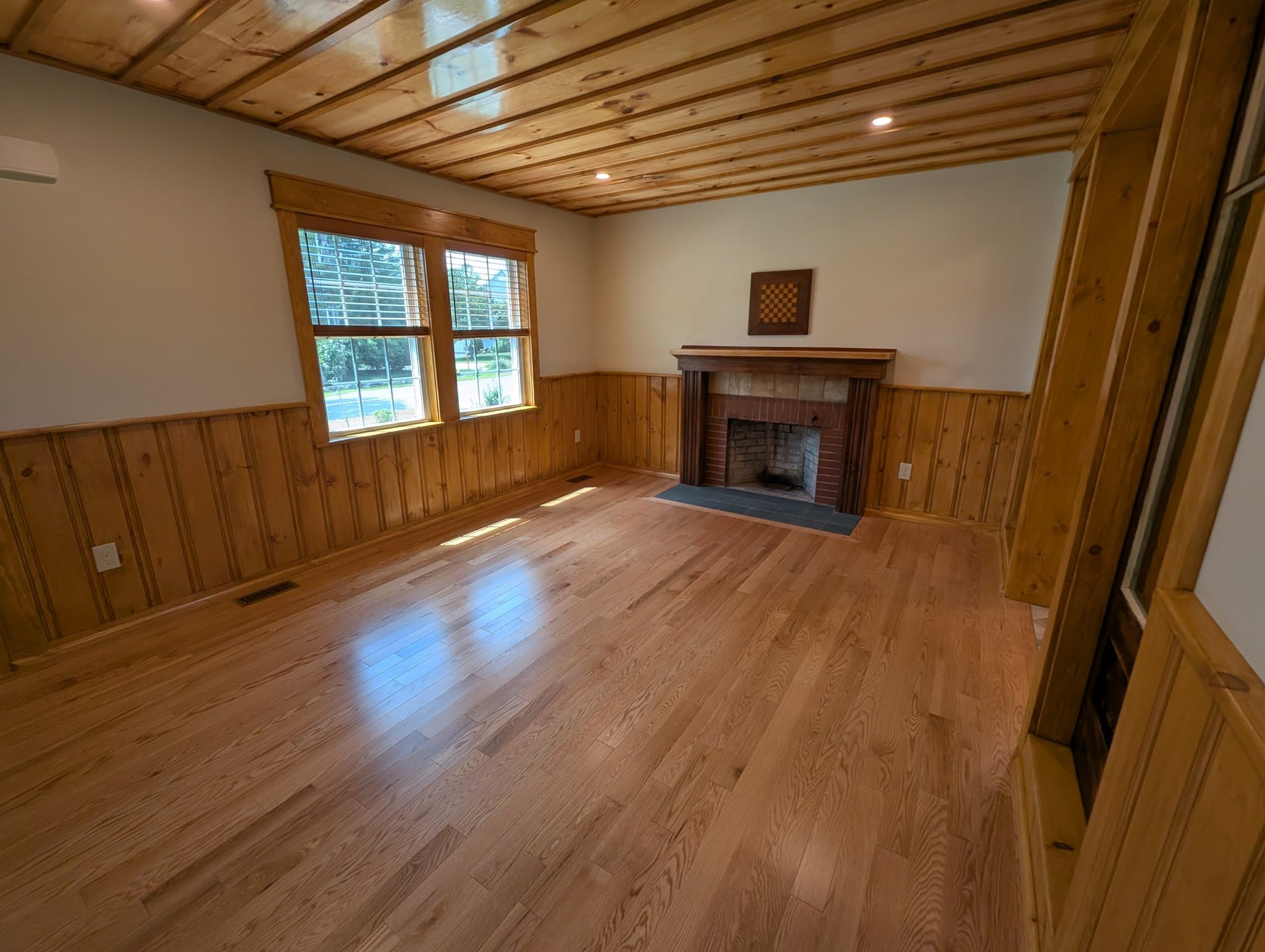 Nashua House: 211 Pine Hill Rd
