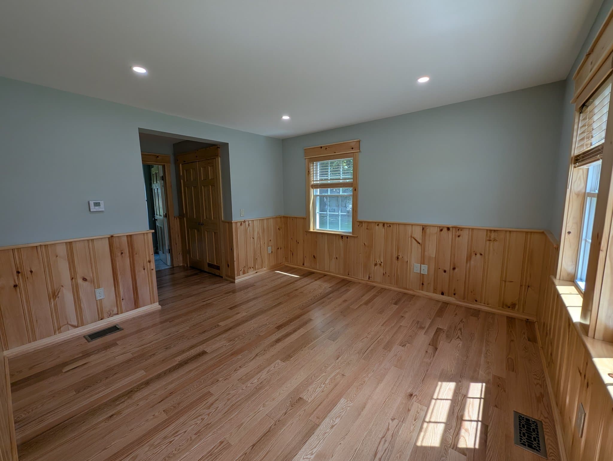 Nashua House: 211 Pine Hill Rd