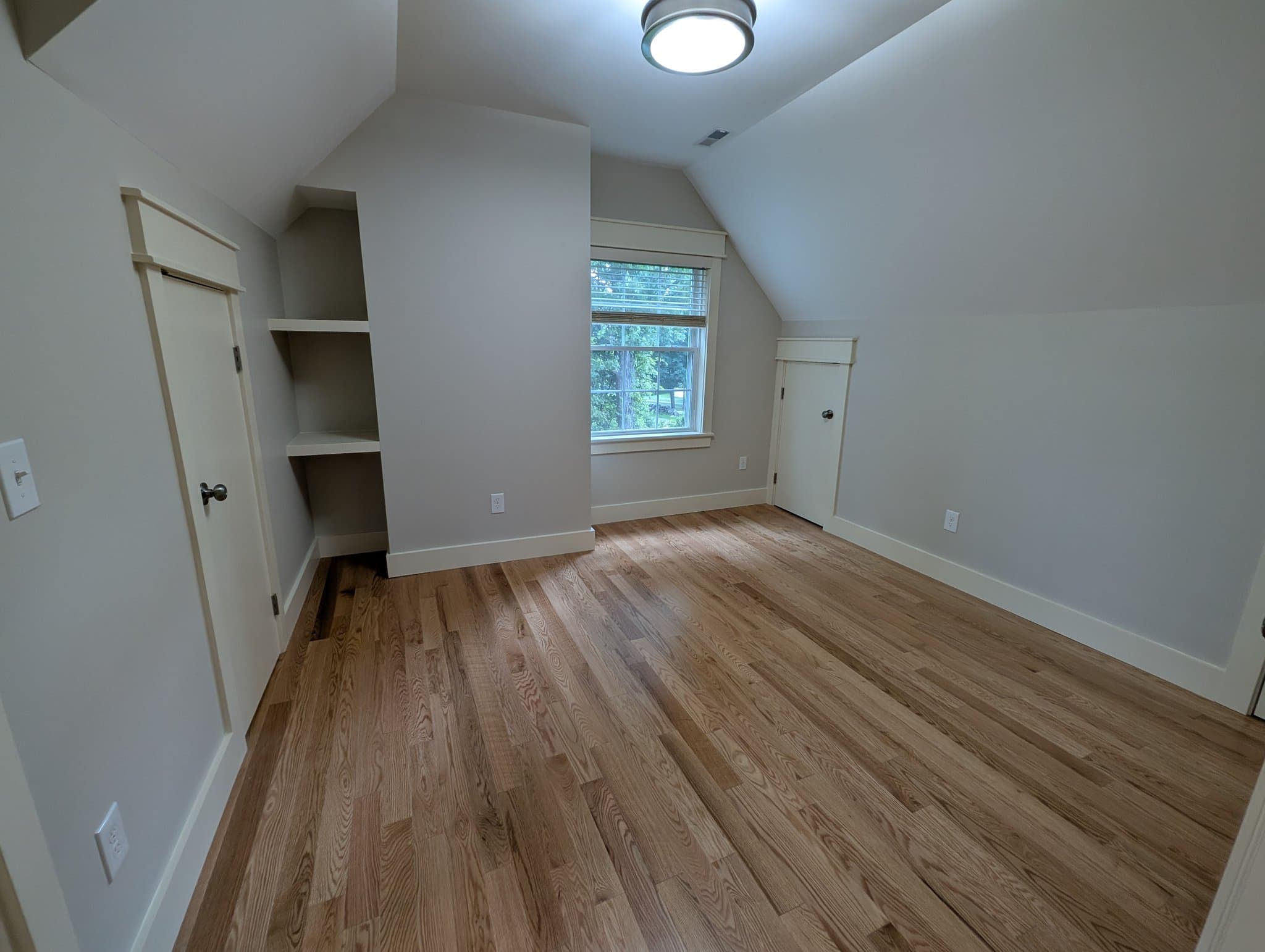 Nashua House: 211 Pine Hill Rd