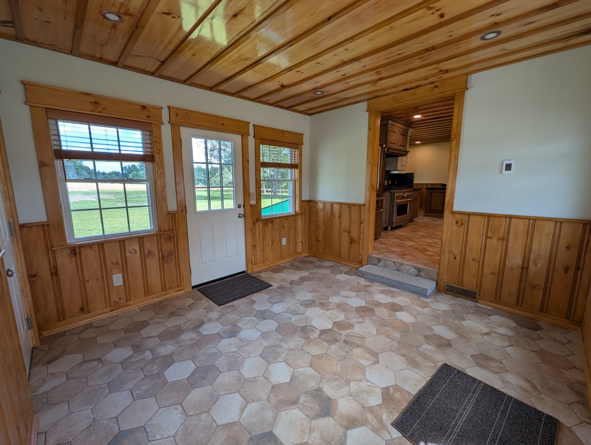 Nashua House: 211 Pine Hill Rd