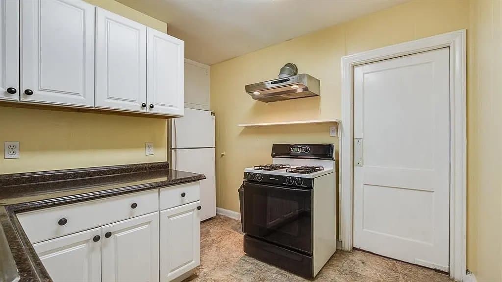 Houston Multiplex: 1719 Fourcade Street