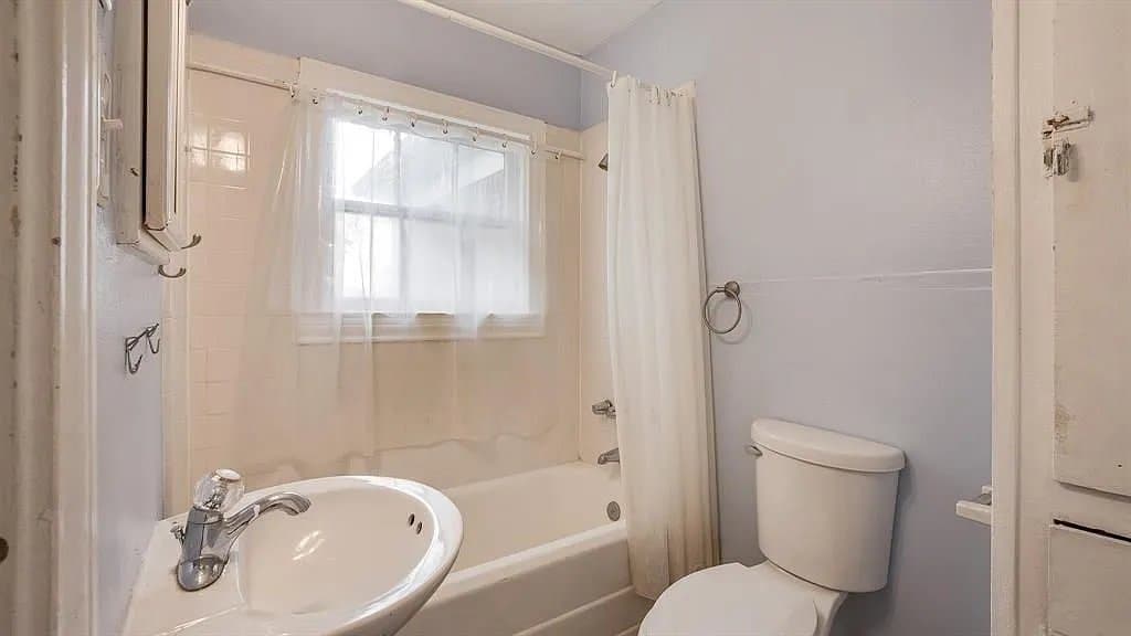 Houston Multiplex: 1719 Fourcade Street