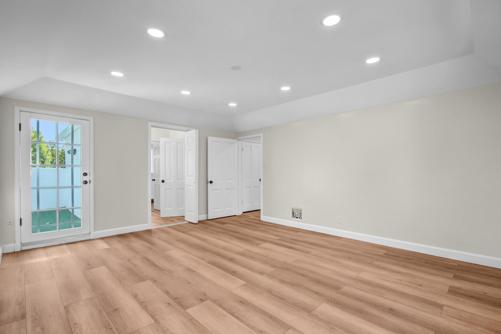 Los Angeles House: 414 Hilgard Ave