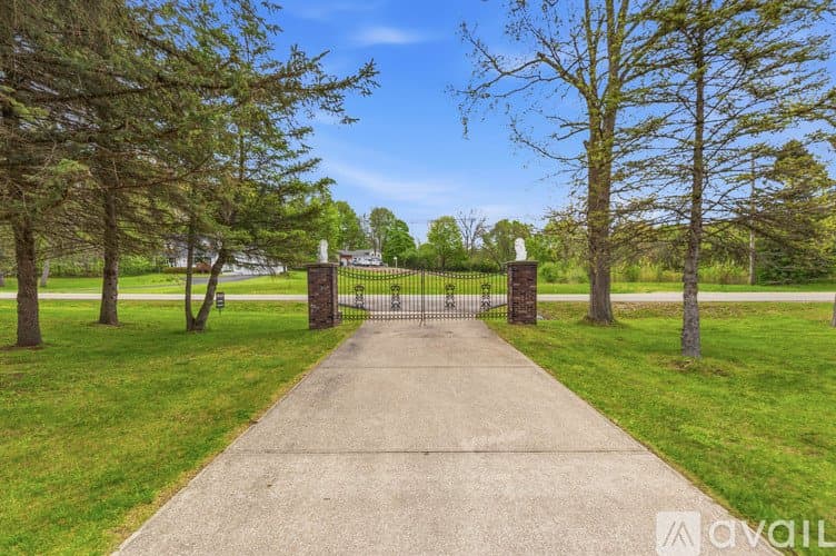 Lapeer House: 1392 Maple Grove Rd