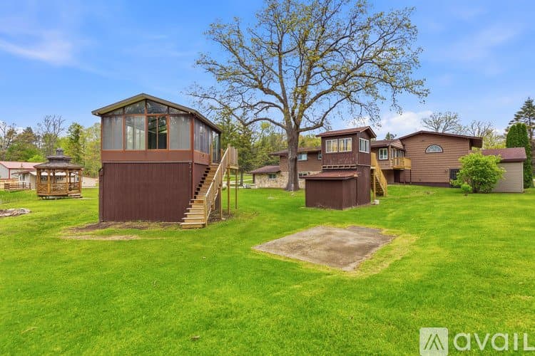 Lapeer House: 1392 Maple Grove Rd