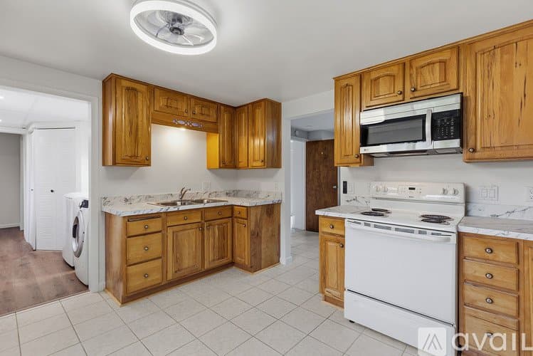Lapeer House: 1392 Maple Grove Rd