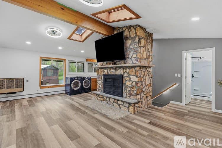 Lapeer House: 1392 Maple Grove Rd