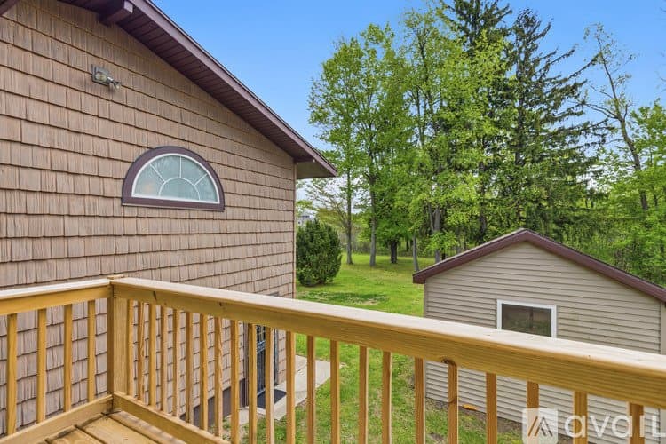 Lapeer House: 1392 Maple Grove Rd