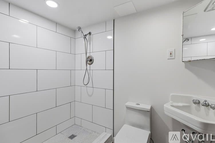 Lapeer House: 1392 Maple Grove Rd