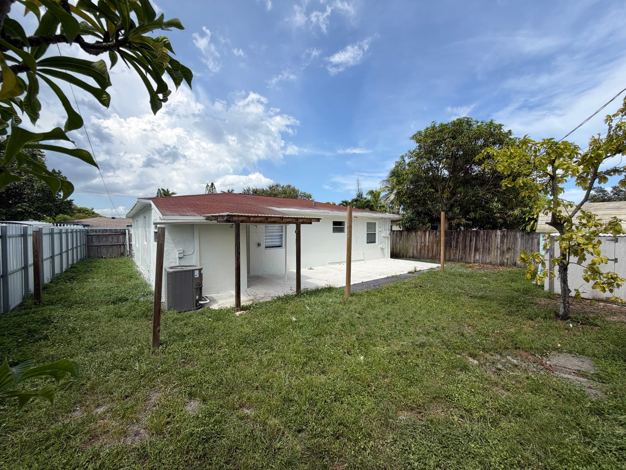 Hallandale House: 713 SW 5th Ct