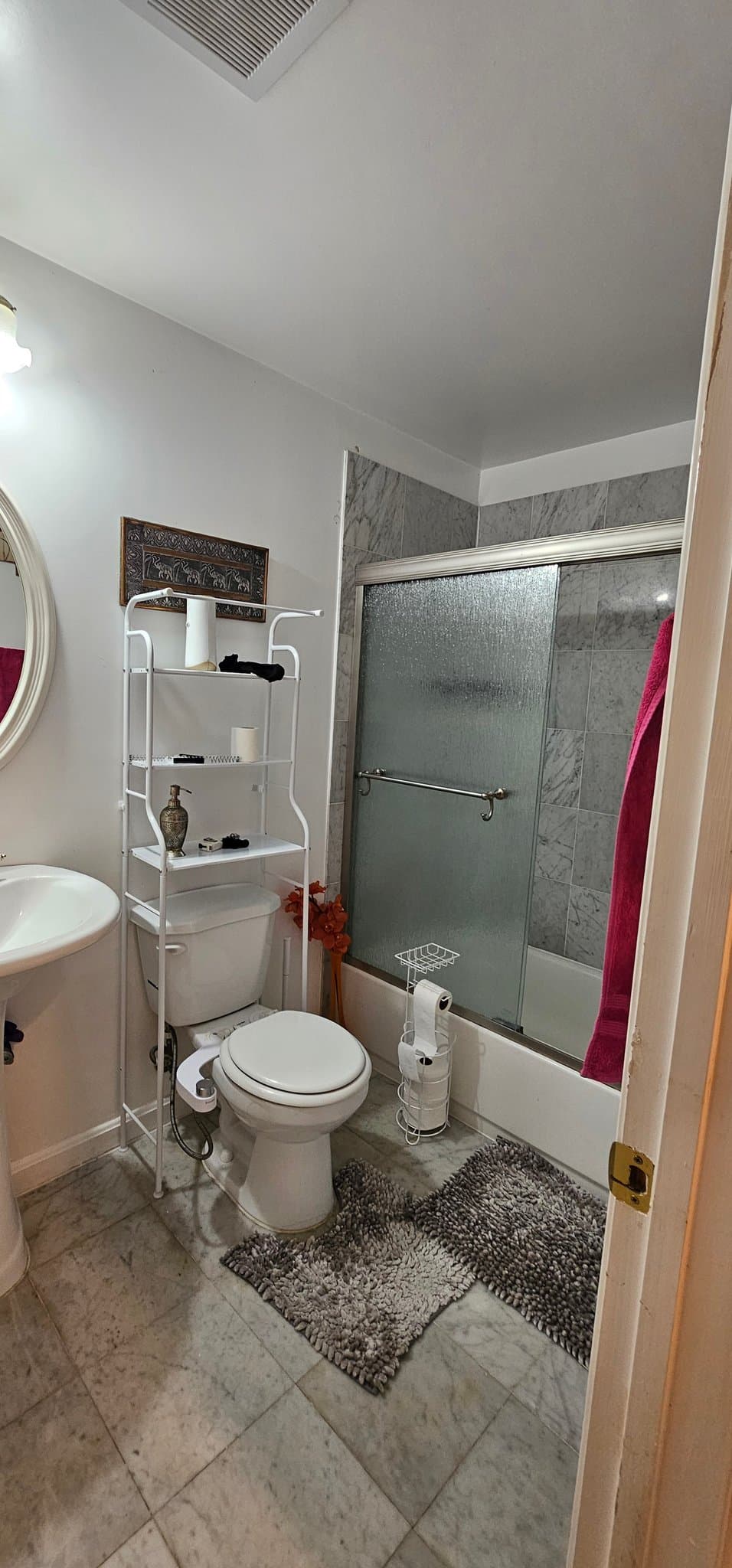 Manassas Park Single Room: 9227 Matthew Dr