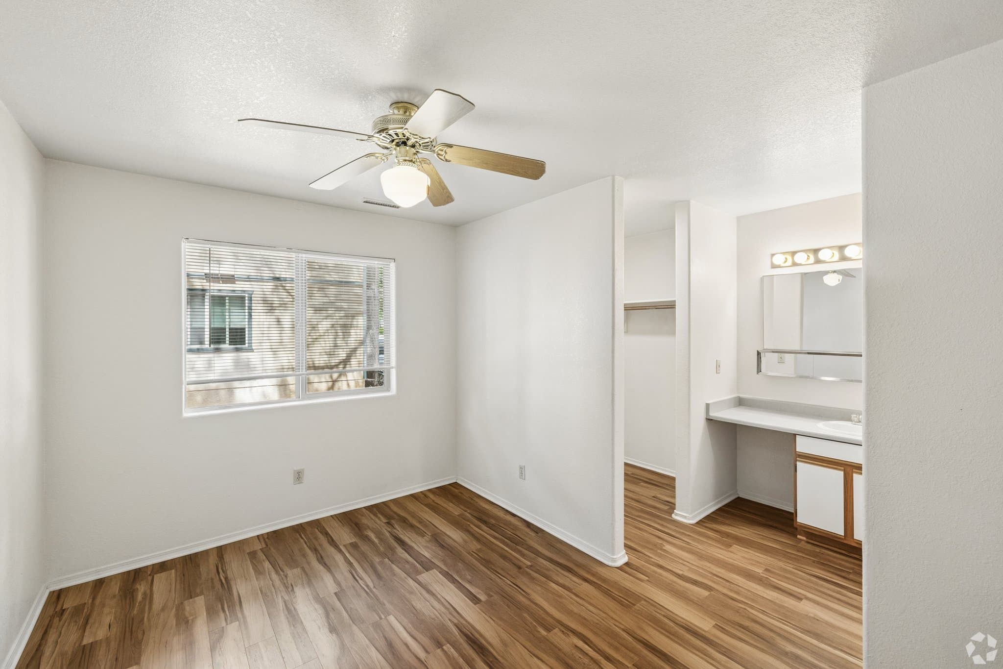 Flagstaff Single Room: 51 S Maricopa St