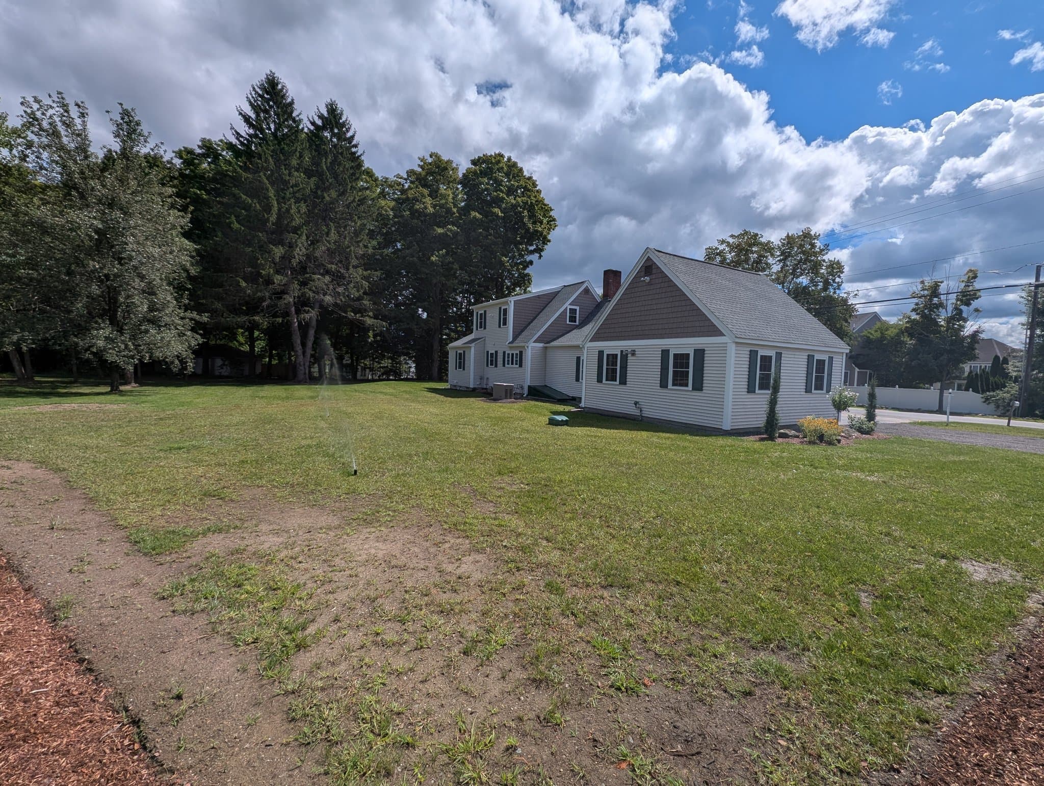 Nashua House: 211 Pine Hill Rd