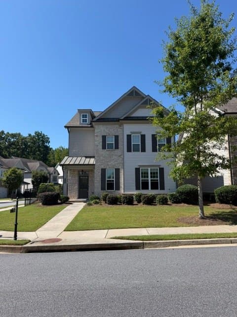 Alpharetta House: 570 Turlington Place